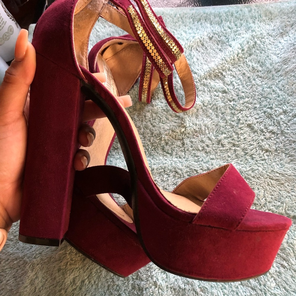 Burgundy heels 👠